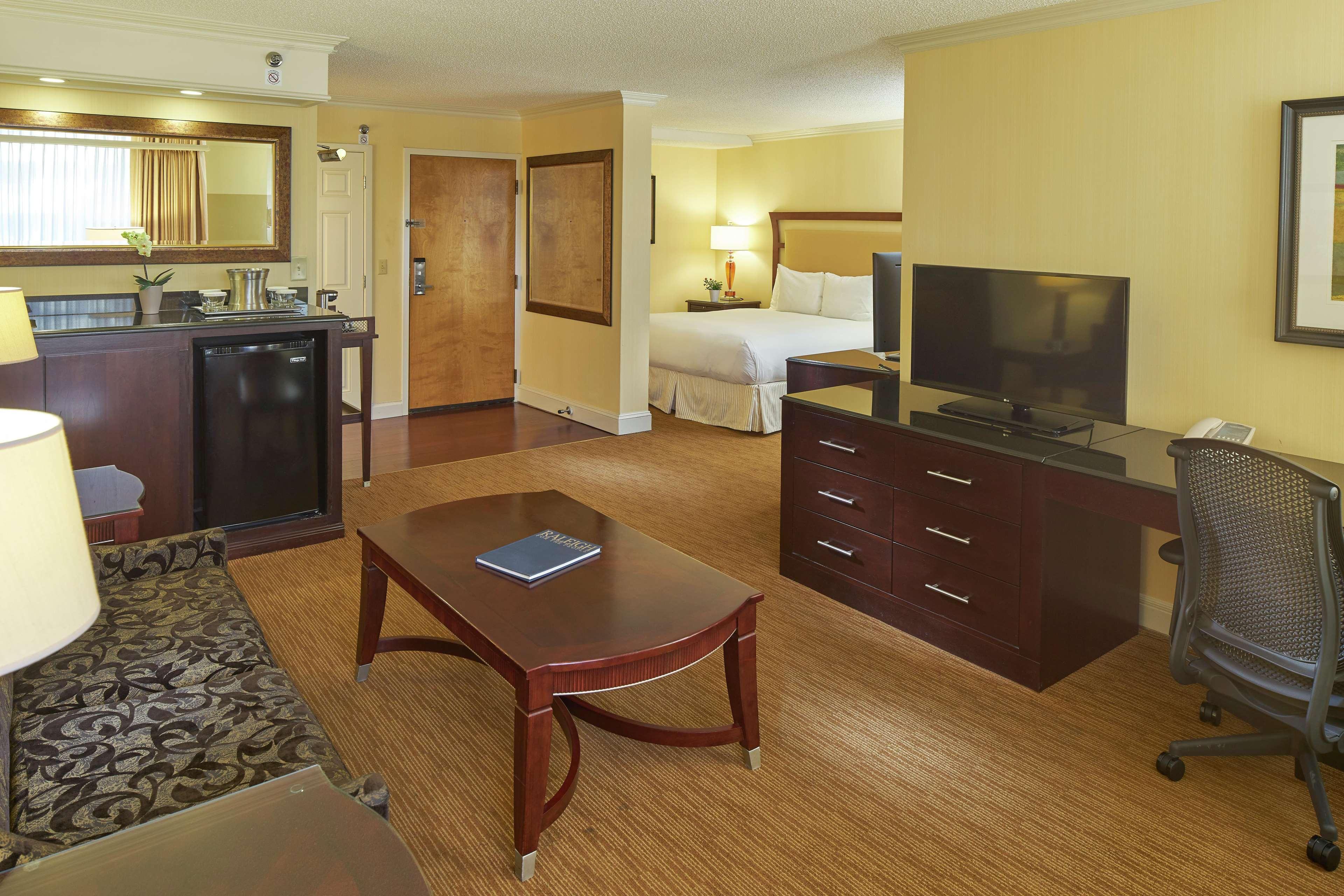 Hilton North Hills 3*