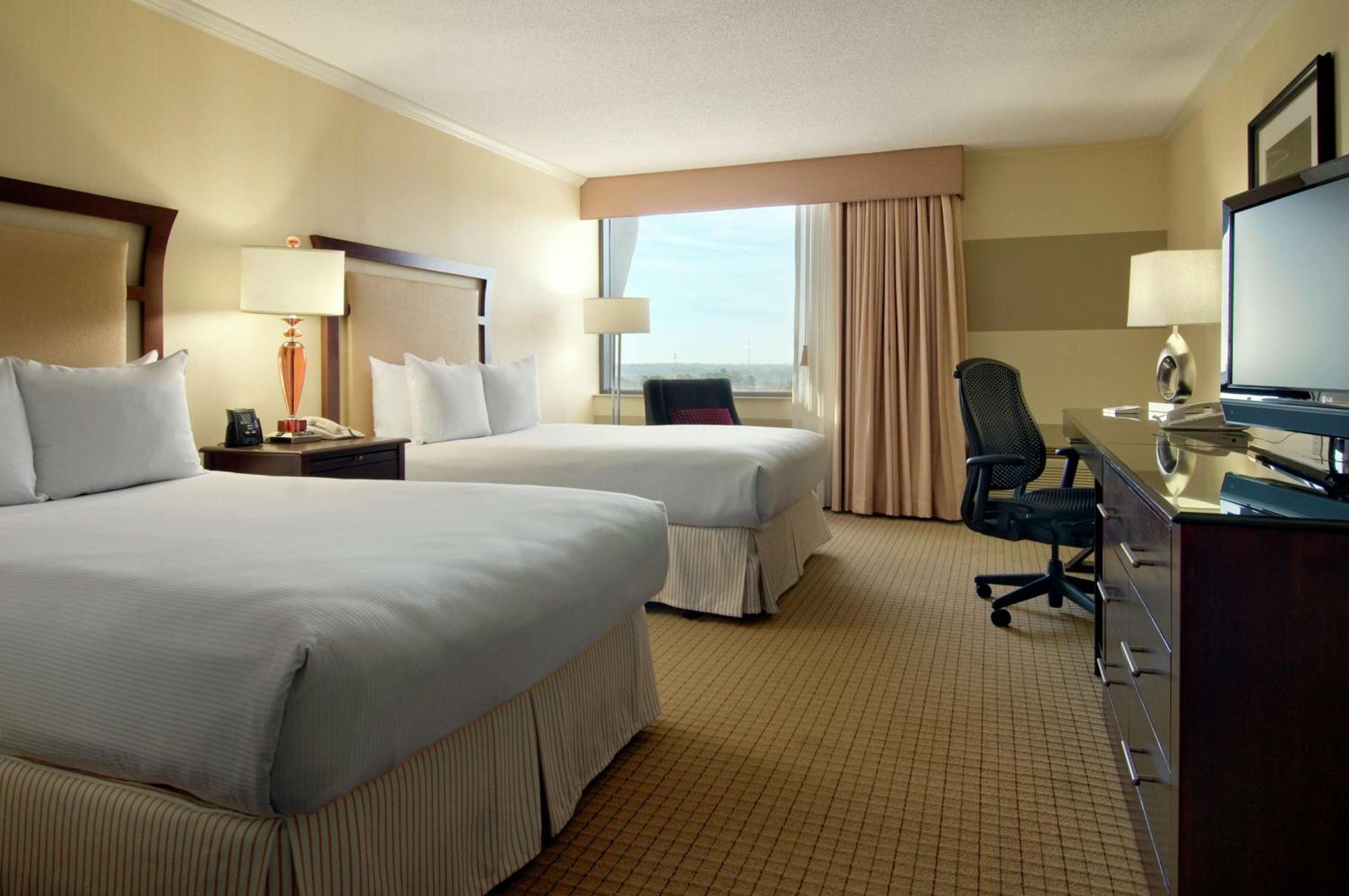 Hilton North Hills 3*