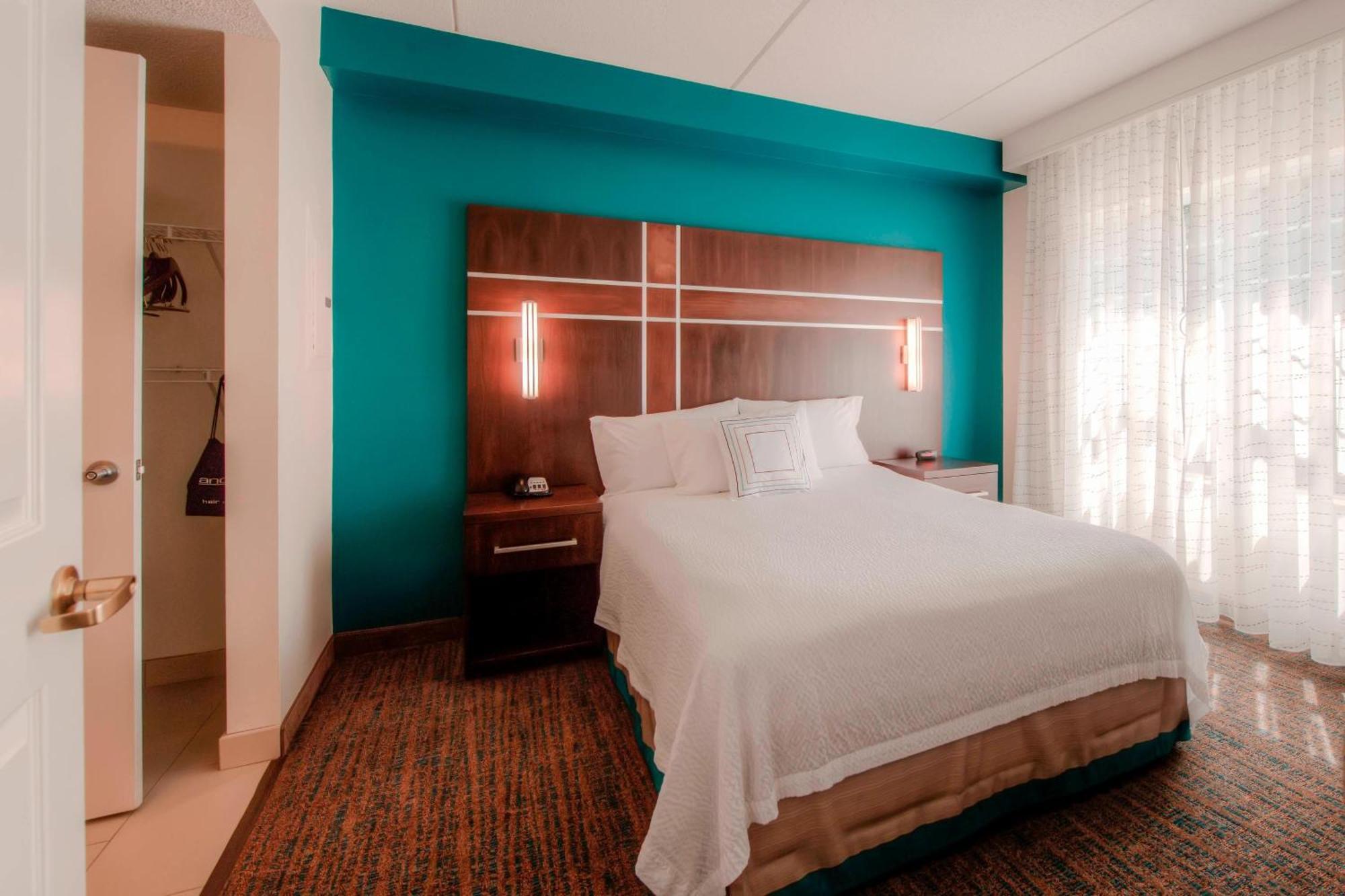 By Marriott Crabtree Valley 2*