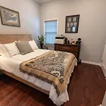 Remodeled Historic House Walkable To Everything