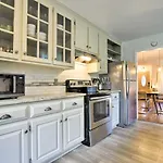Home With Outdoor Oasis In Downtown Raleigh!