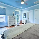 Elegant Raleigh Home With Porch, Walk Downtown!