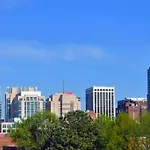 Amazing Location - Walk Across To North Hills