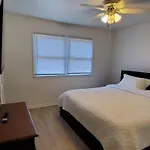 Quiet 2 Bedroom With Fence And Fire Pit