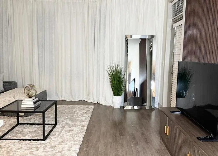 2 Bedroom Lux Apartment In Raleigh
