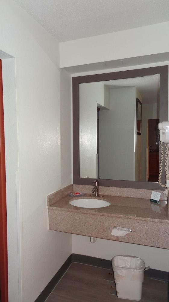 Quality & North Hotel 2*