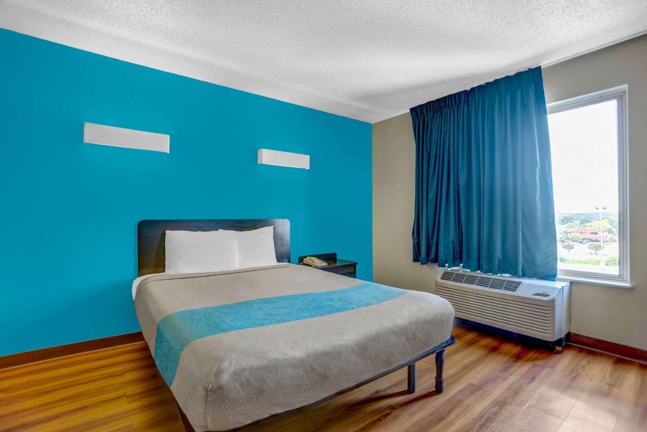 Hotel 6-raleigh, Nc - North 2*