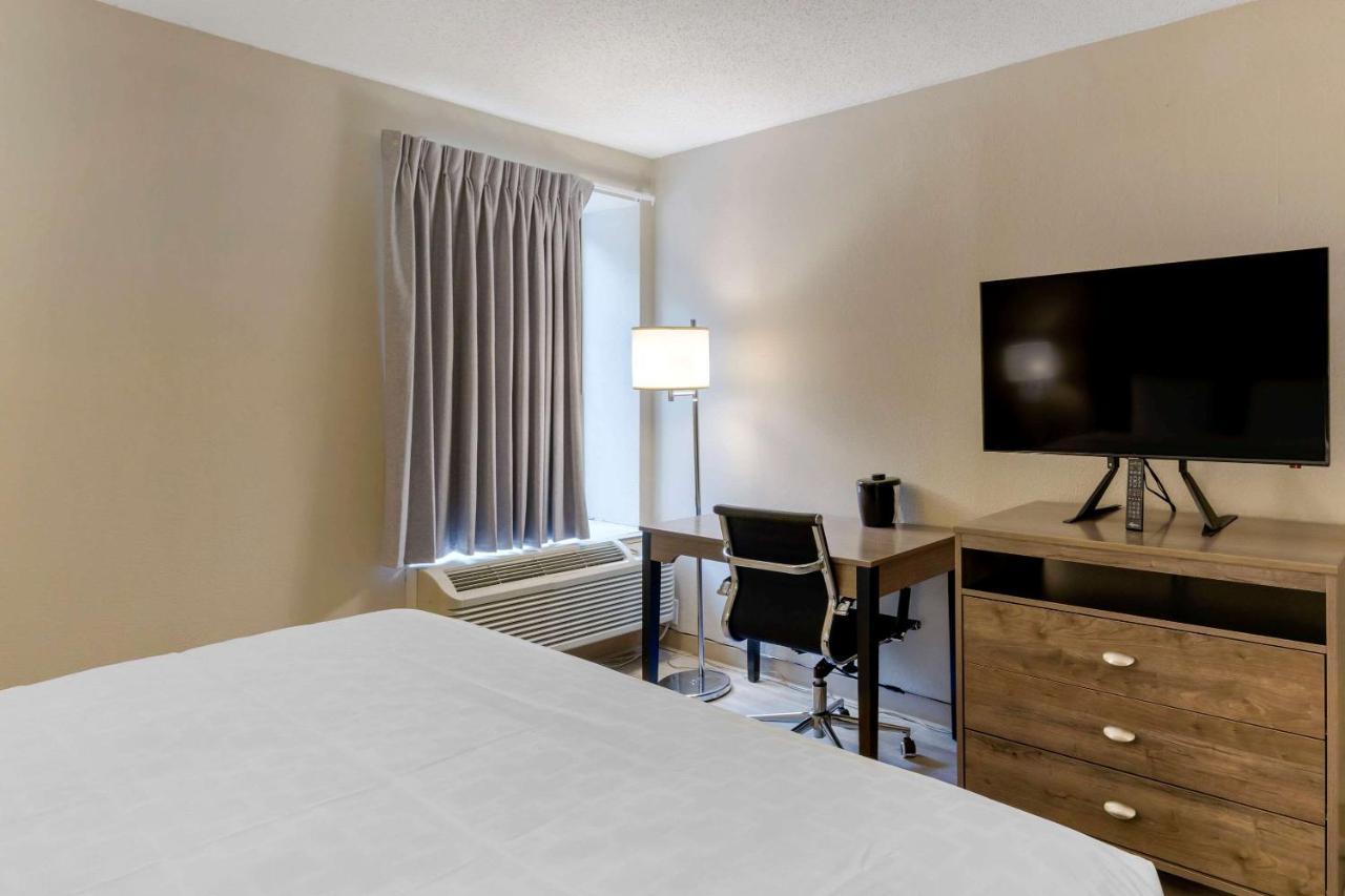 Hotel Suburban Extended