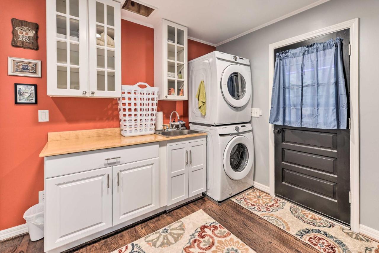 Holiday home Freshly Renovated Near Downtown! *
