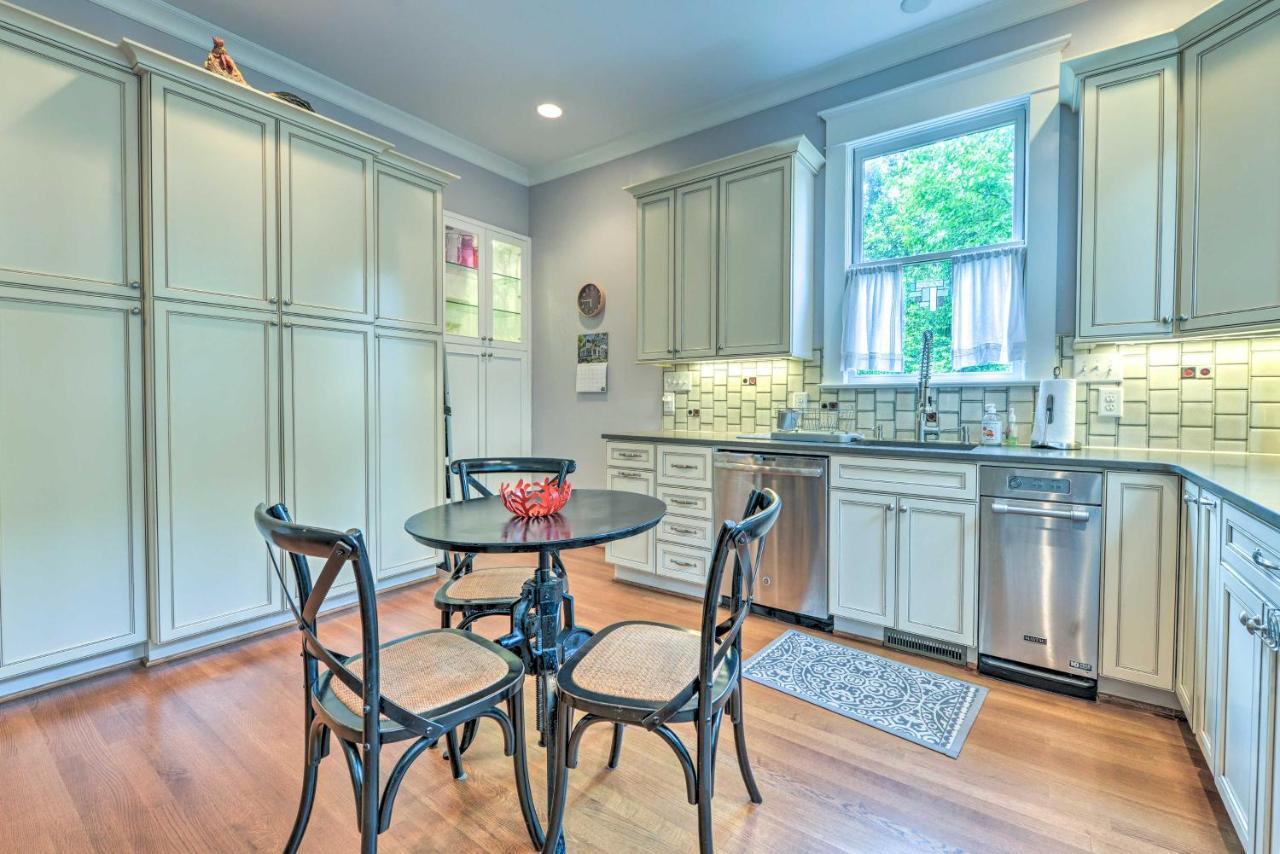 Holiday home Elegant With Porch, Walk Downtown! *