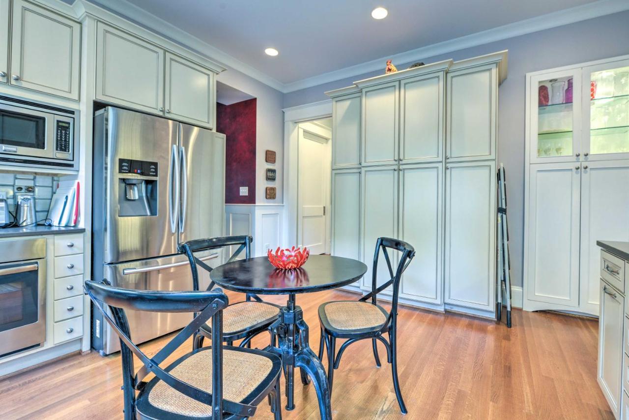 Elegant With Porch, Walk Downtown! Raleigh