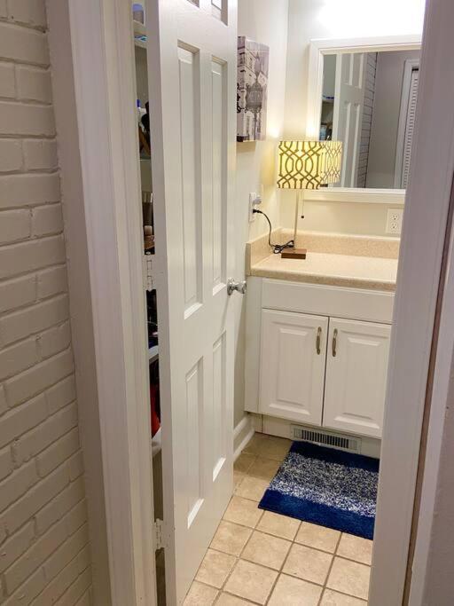 Charming Near Downtown, Ncsu And Pnc Arena Apartment