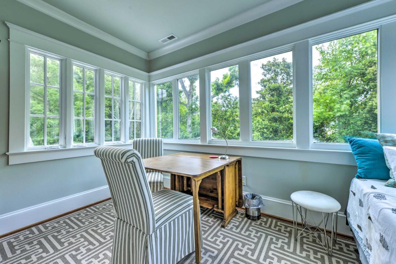 Holiday home Elegant With Porch, Walk Downtown! Raleigh