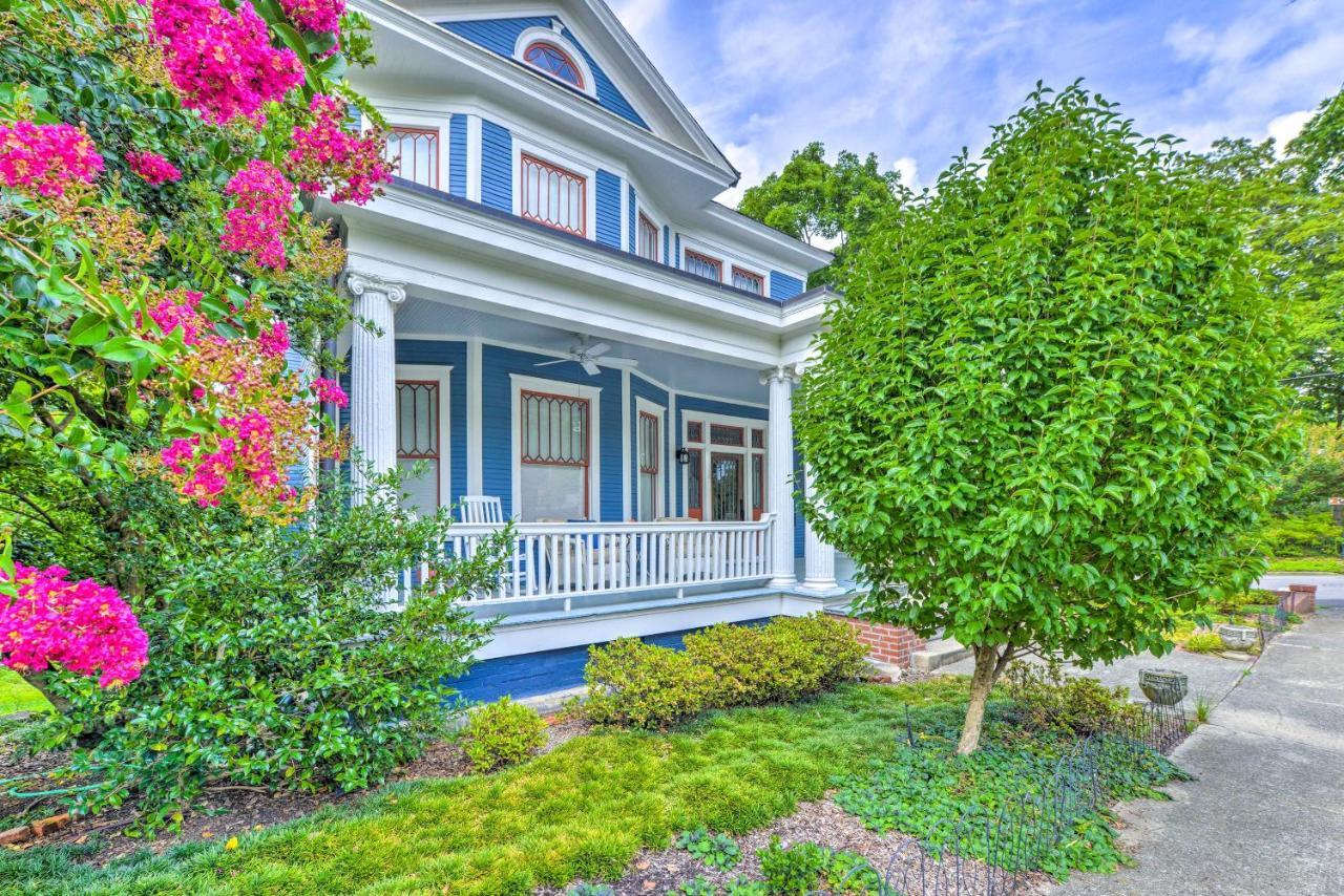 Holiday home Elegant With Porch, Walk Downtown!