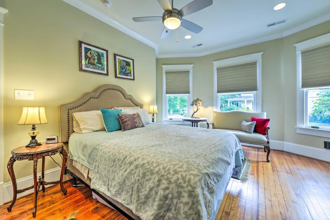 Holiday home Elegant With Porch, Walk Downtown! Raleigh