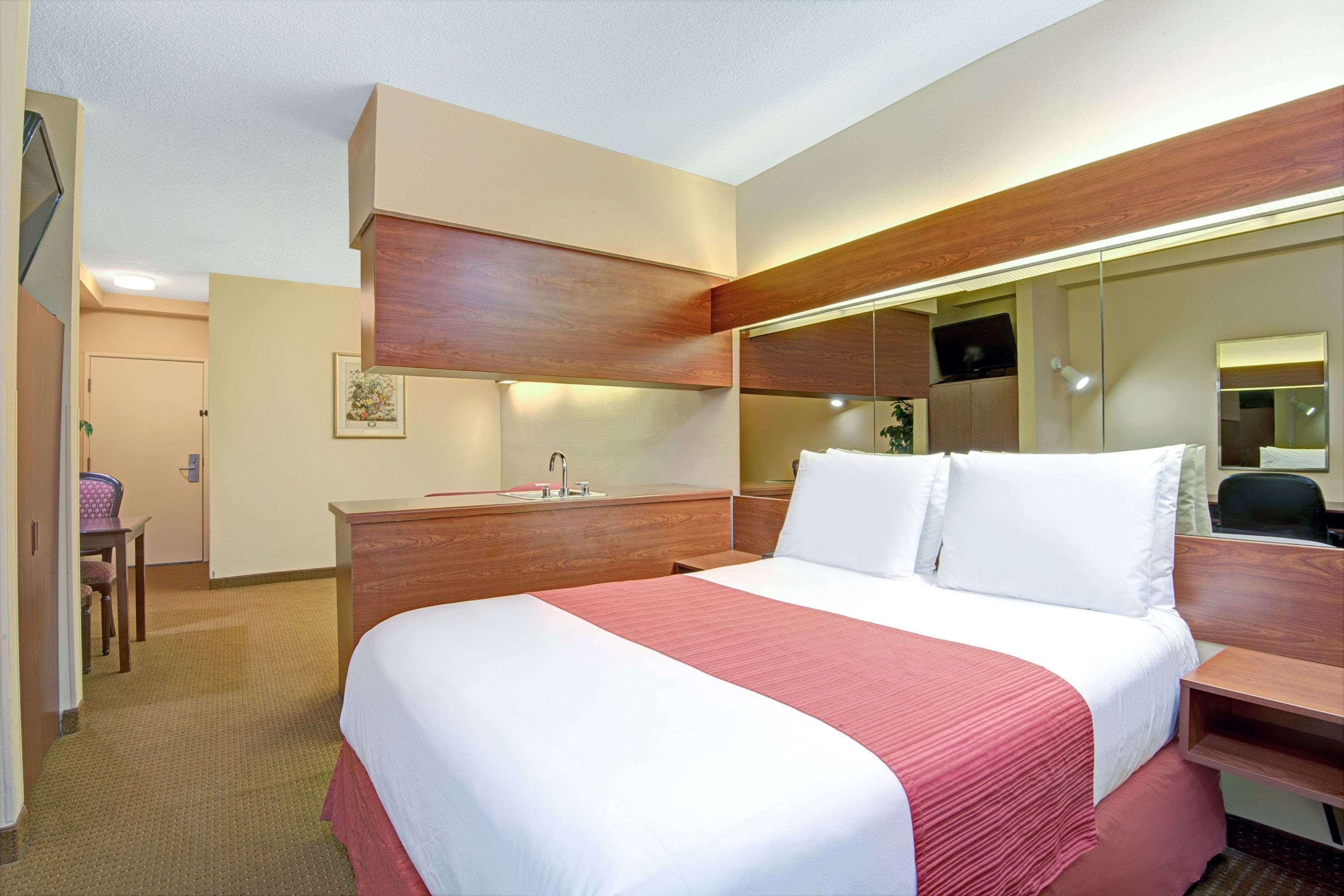 Microtel & By Wyndham Hotel 2*