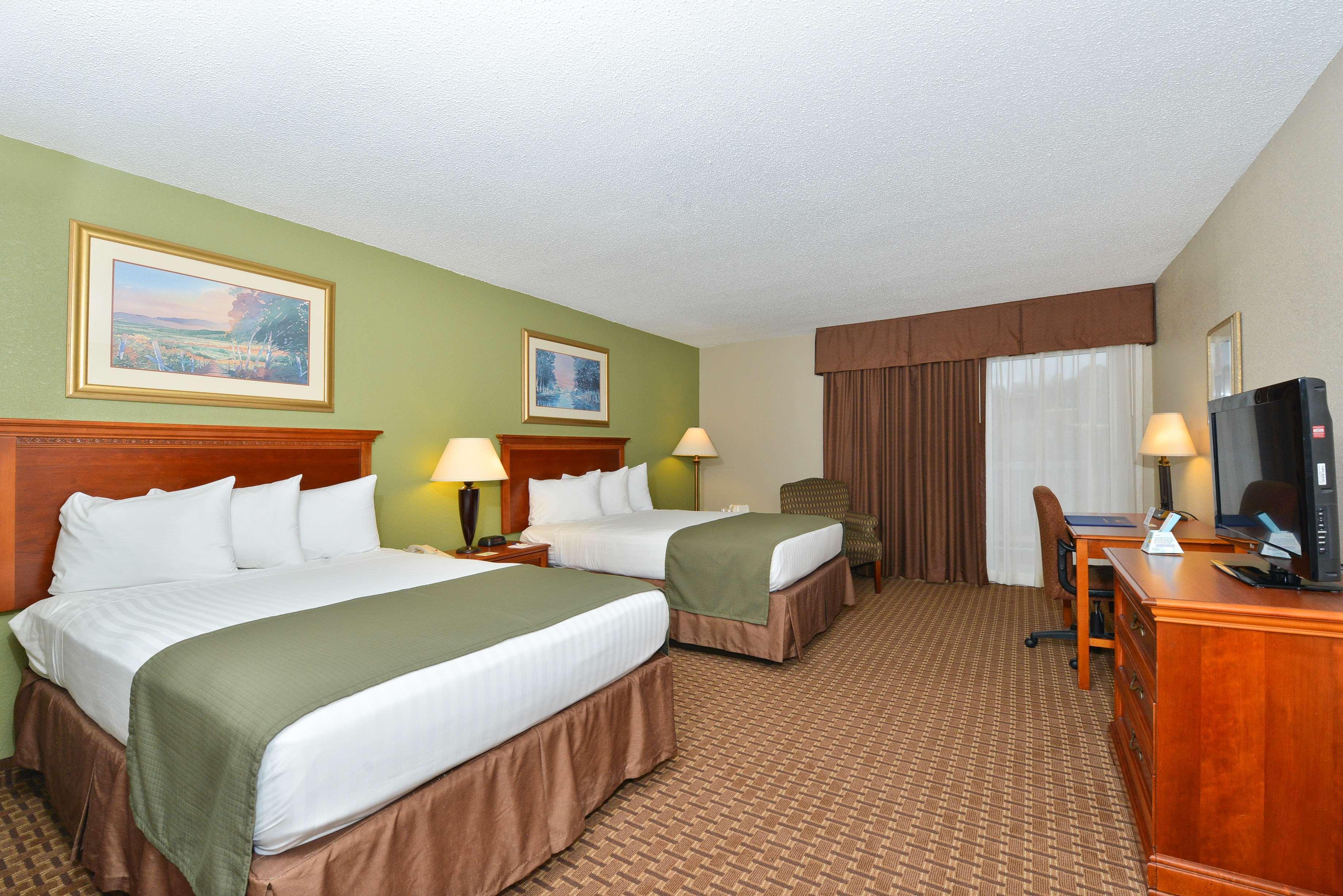 Surestay By Western North Downtown Hotel