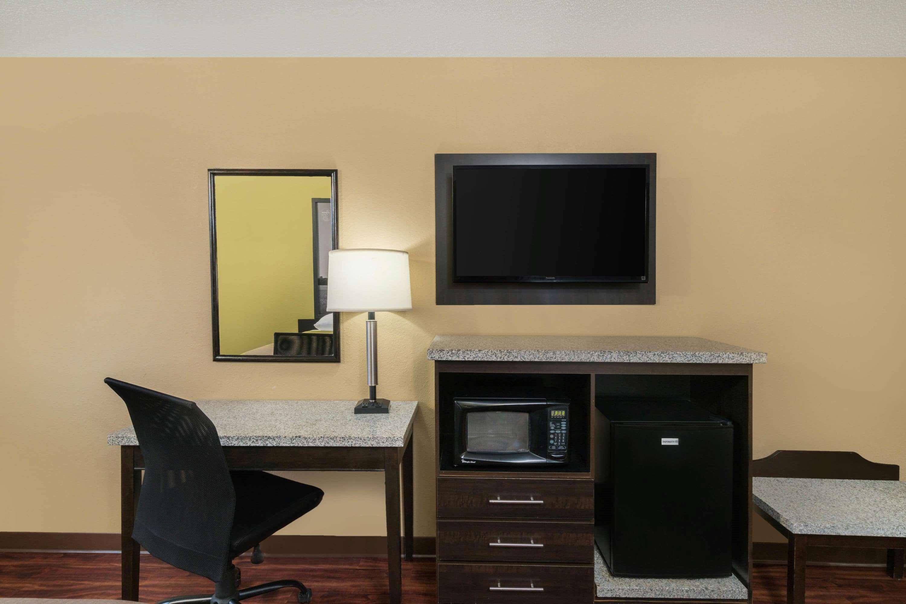 Super 8 By Wyndham North East Hotel Raleigh