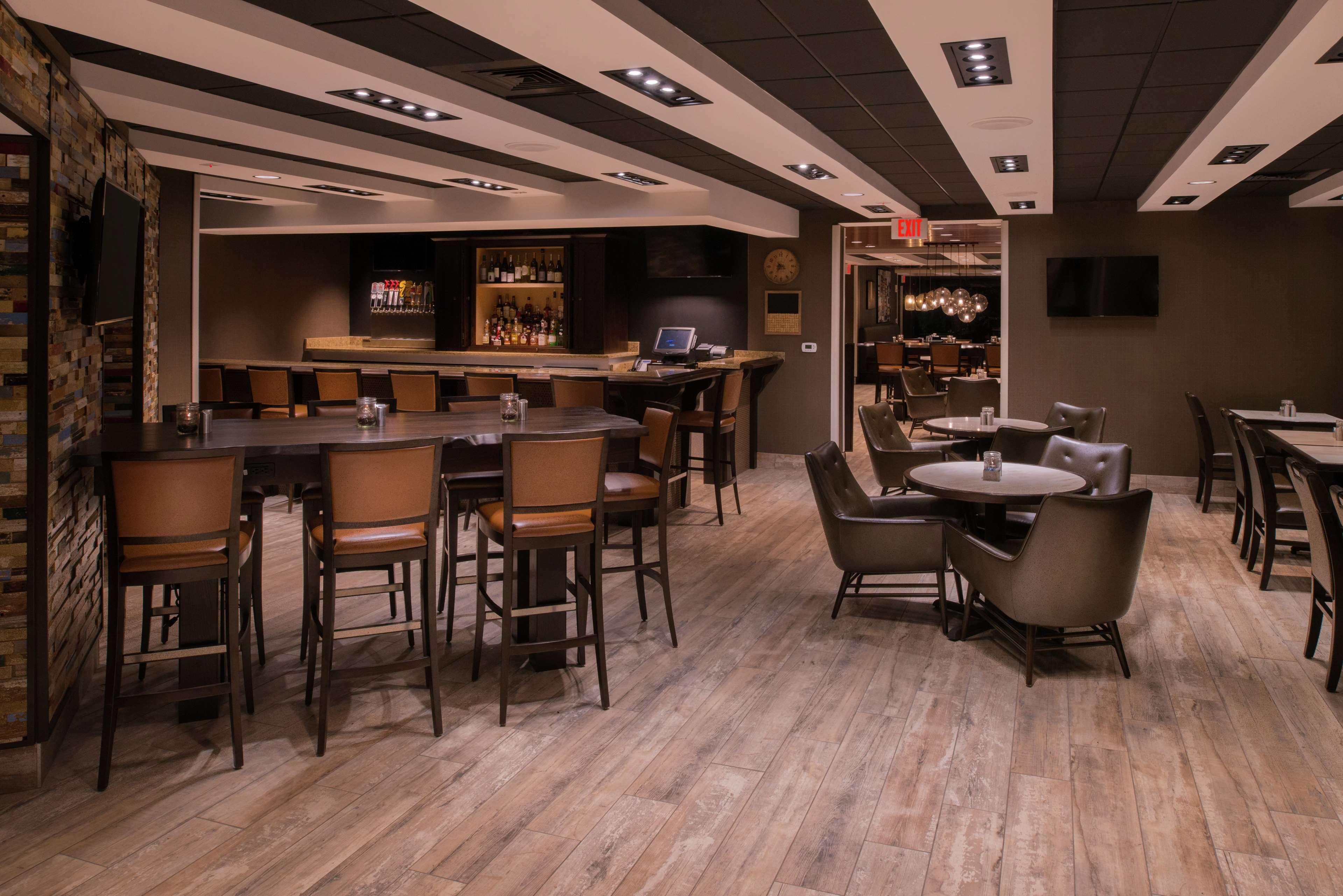 Hotel Doubletree By Hilton Crabtree Valley 4*