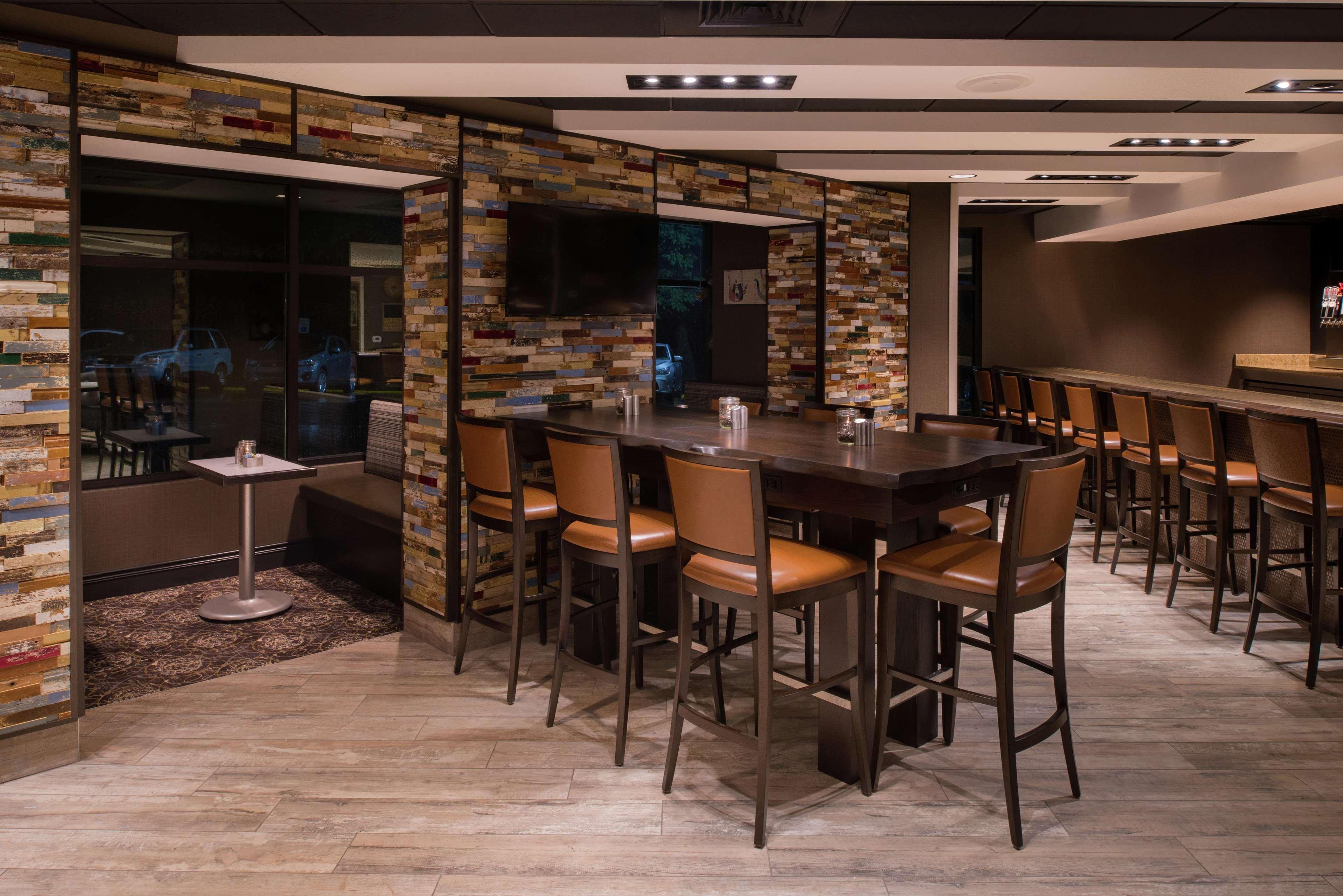 Hotel Doubletree By Hilton Crabtree Valley 4*