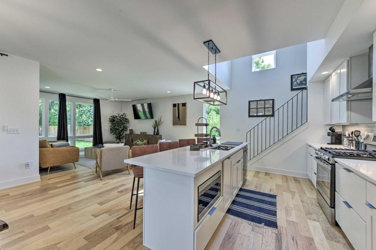Contemporary About 2 Mi To Downtown! Holiday home