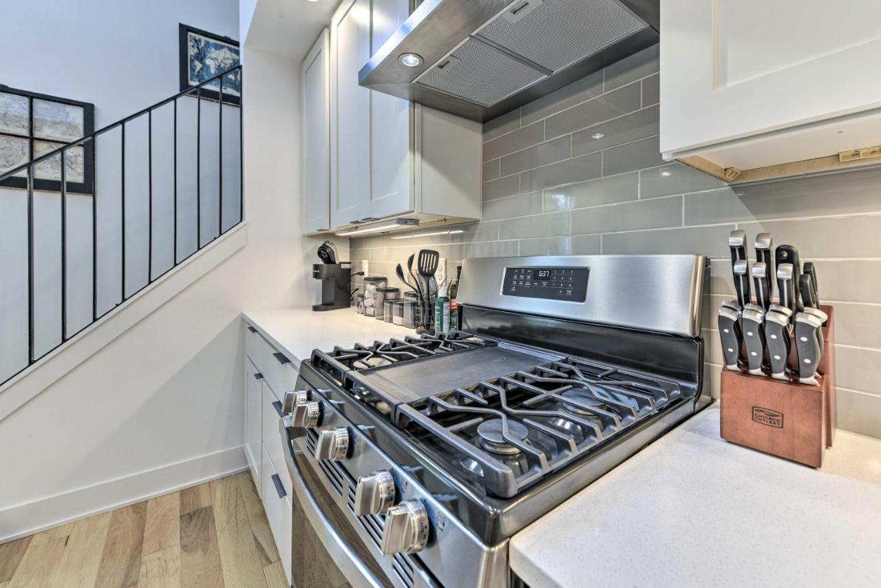 Contemporary About 2 Mi To Downtown! Raleigh