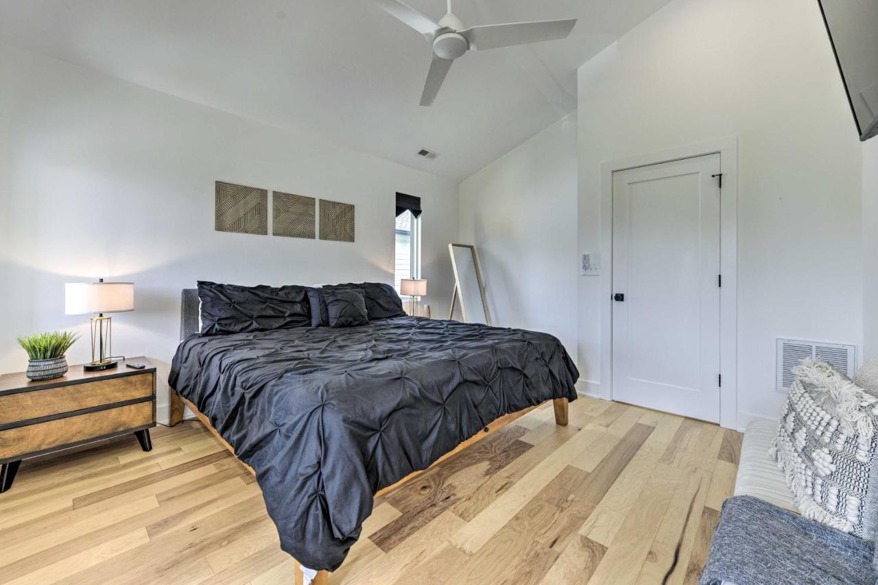 Holiday home Contemporary About 2 Mi To Downtown! *