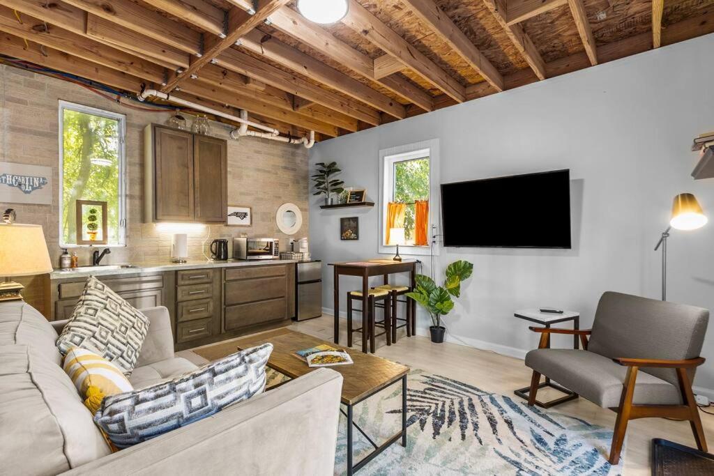 Downtown Apartment *