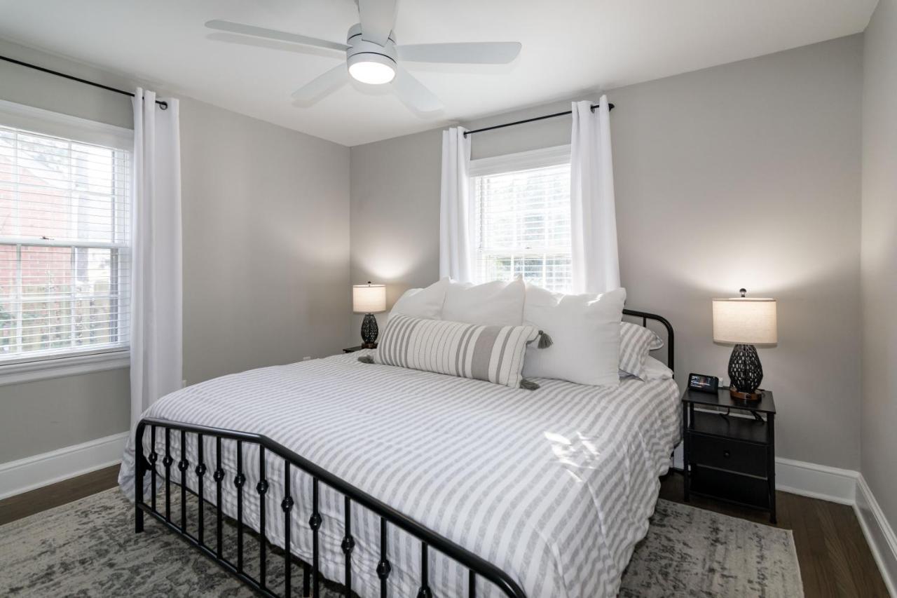 Stylish & Comfy 5 Location Private Backyard Updated Close To Downtown Walkable