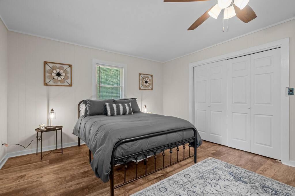 Spacious Home- Near Airport, Crabtree Mall & Food * Raleigh