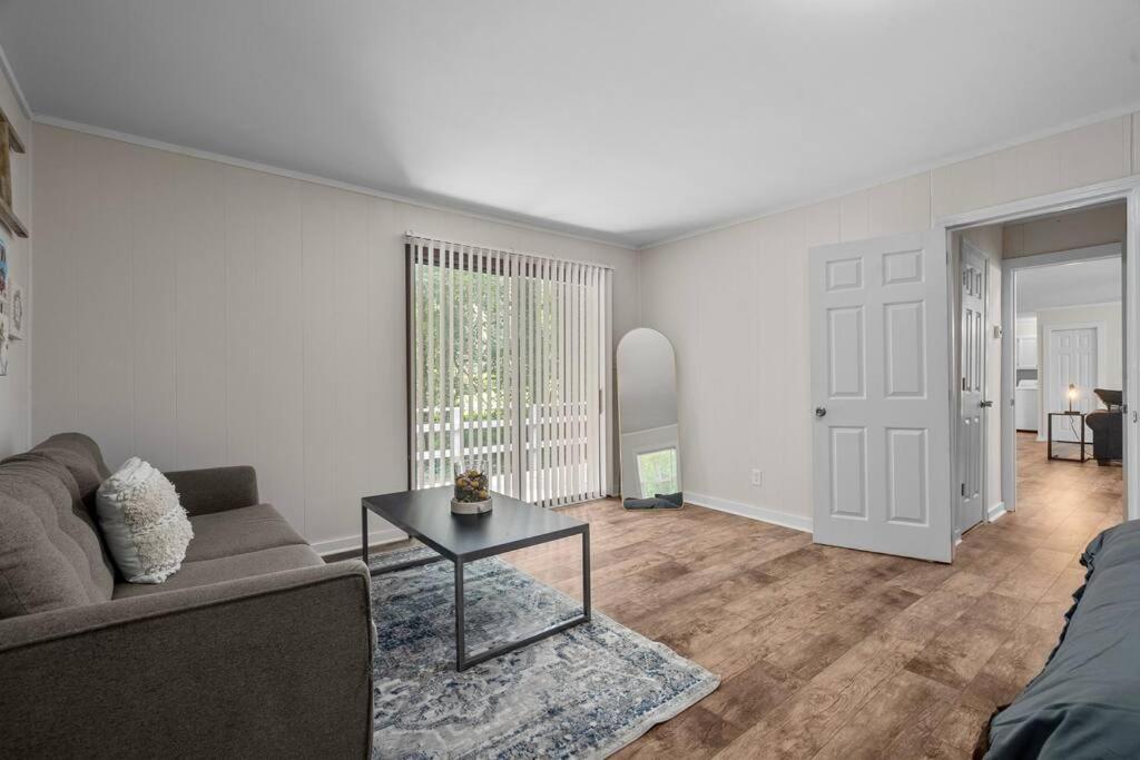 Spacious Home- Near Airport, Crabtree Mall & Food Casa de férias Raleigh