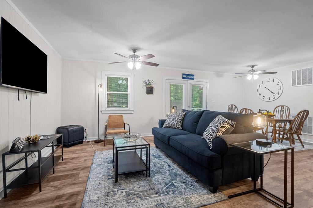 Spacious Home- Near Airport, Crabtree Mall & Food *