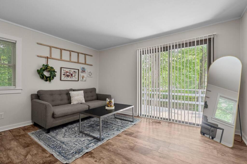 Spacious Home- Near Airport, Crabtree Mall & Food Casa de férias Raleigh