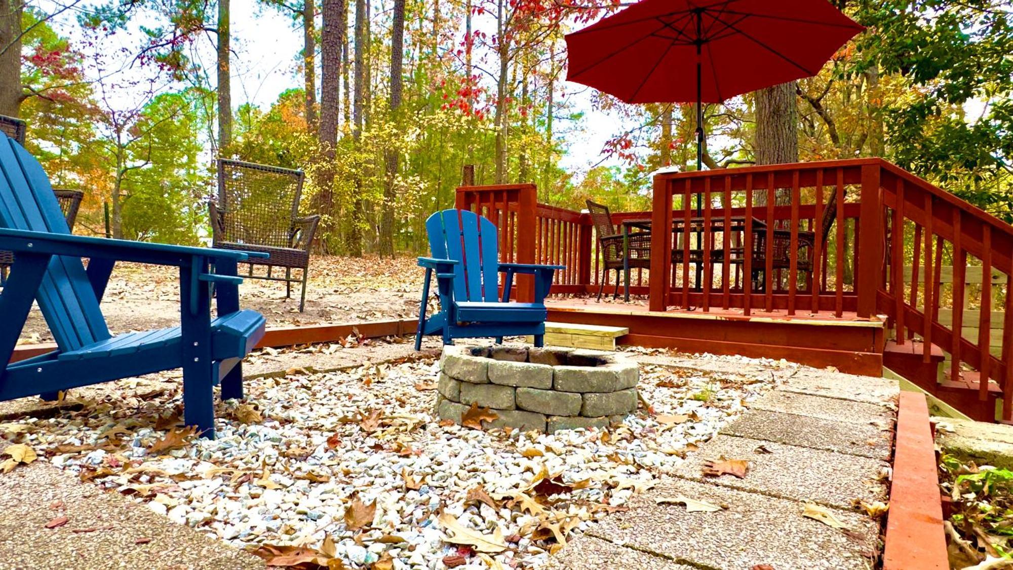 Casa de férias Charming Three Bedroom With King Bed And Fire Pit *