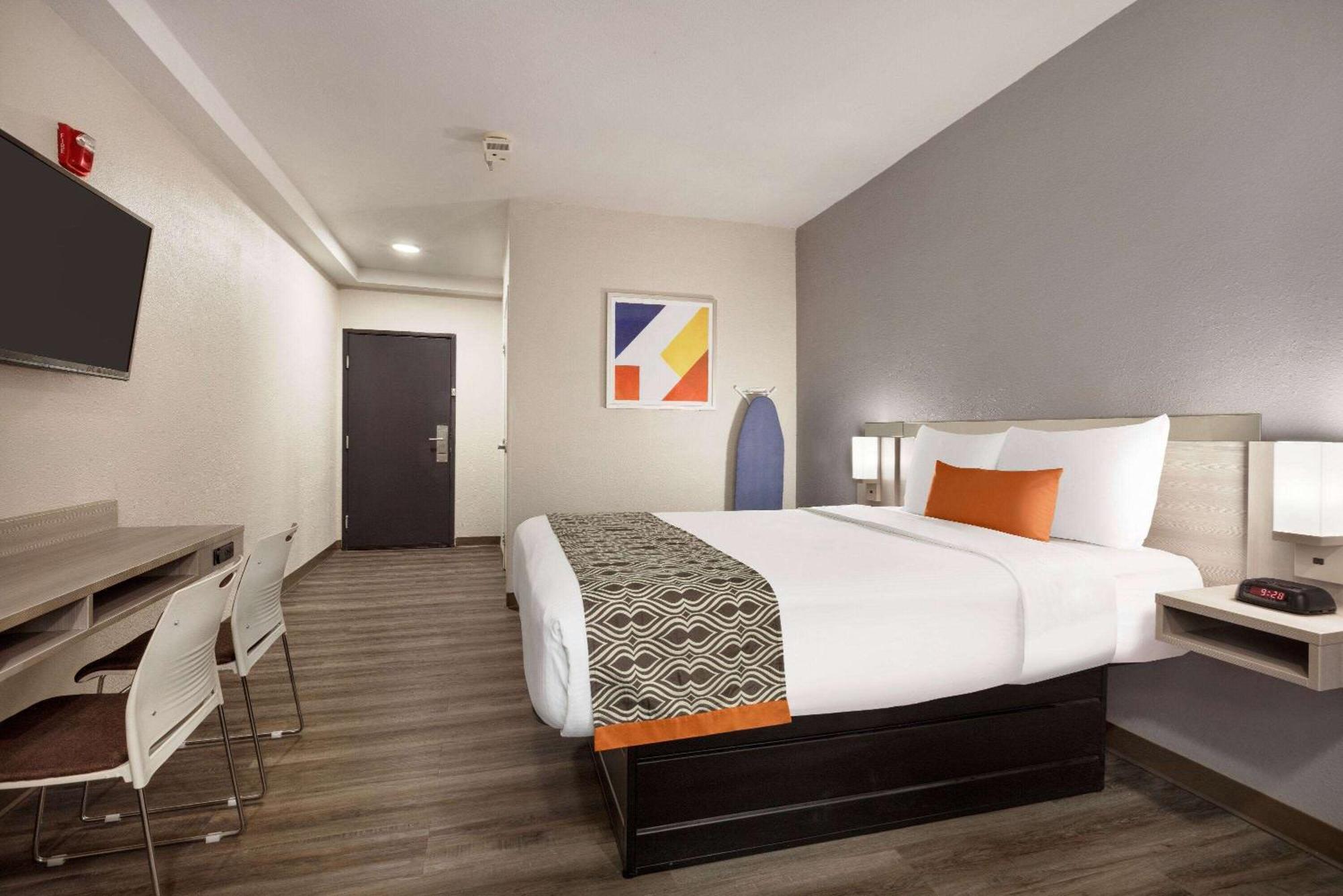Microtel & By Wyndham Hotel