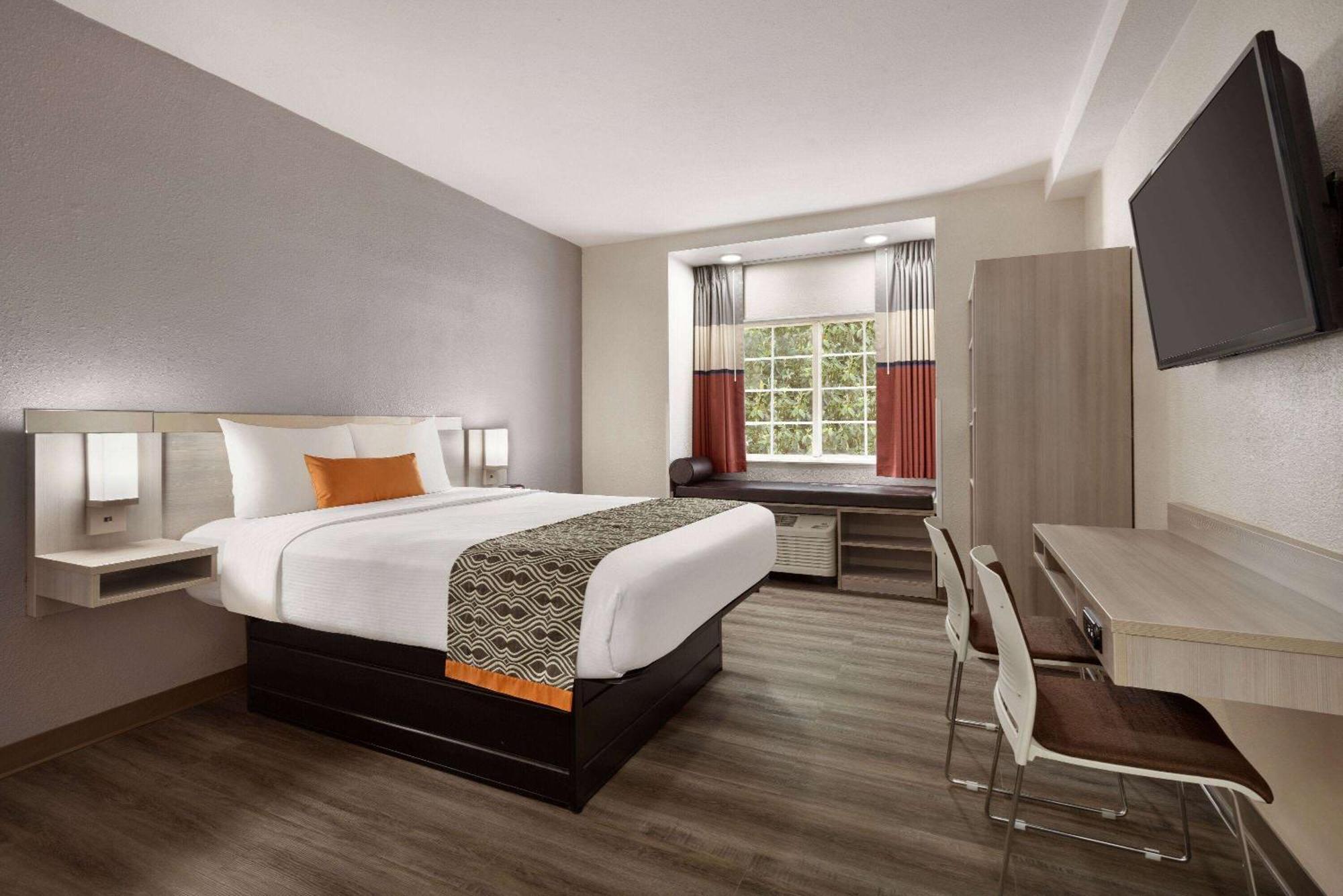 Hotel Microtel & By Wyndham