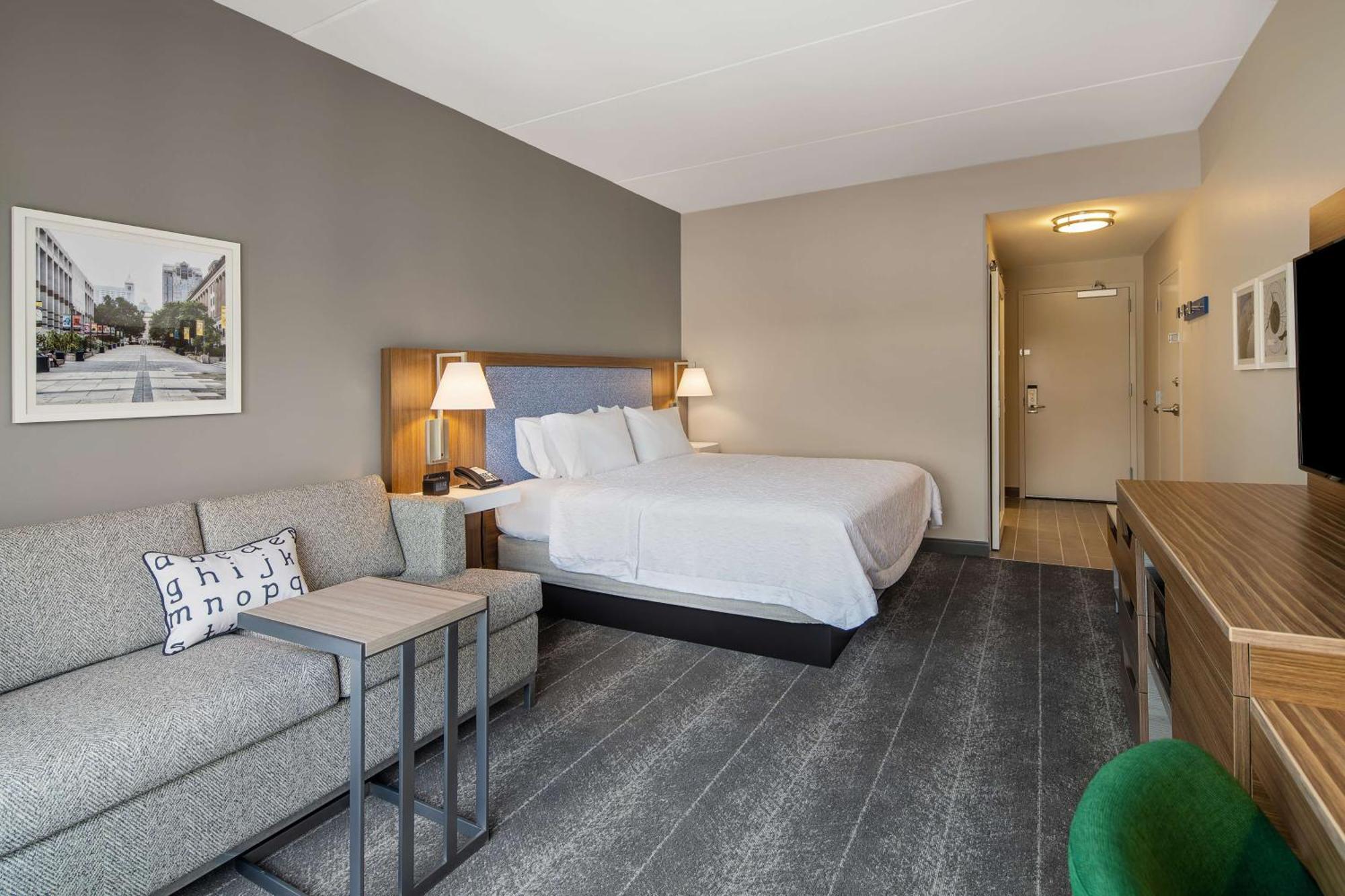 Hampton & Midtown, Nc Hotel