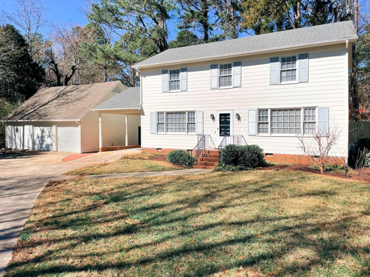 Fenced-in 4 Bedroom 2mi North Hills, Garage, Storage *