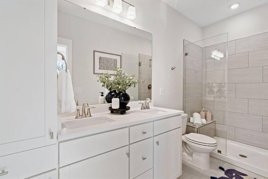 3bd Contemporary In Raleigh: 5mins To Downtown Holiday home Raleigh