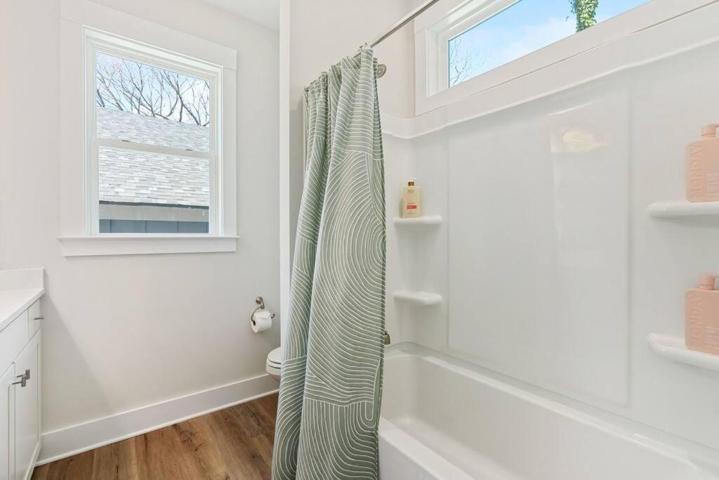 3bd Contemporary In Raleigh: 5mins To Downtown