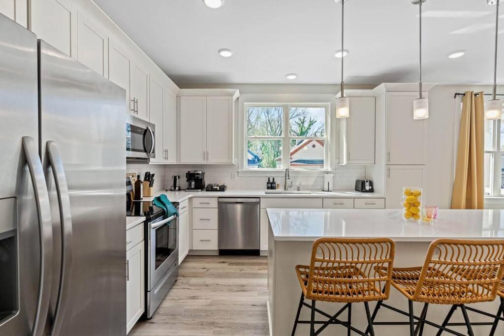 3bd Contemporary In Raleigh: 5mins To Downtown Holiday home Raleigh