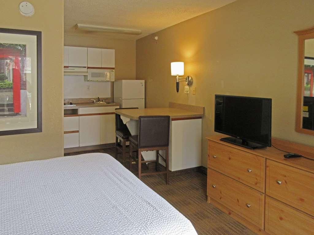 Suburban - Crabtree Valley Hotel