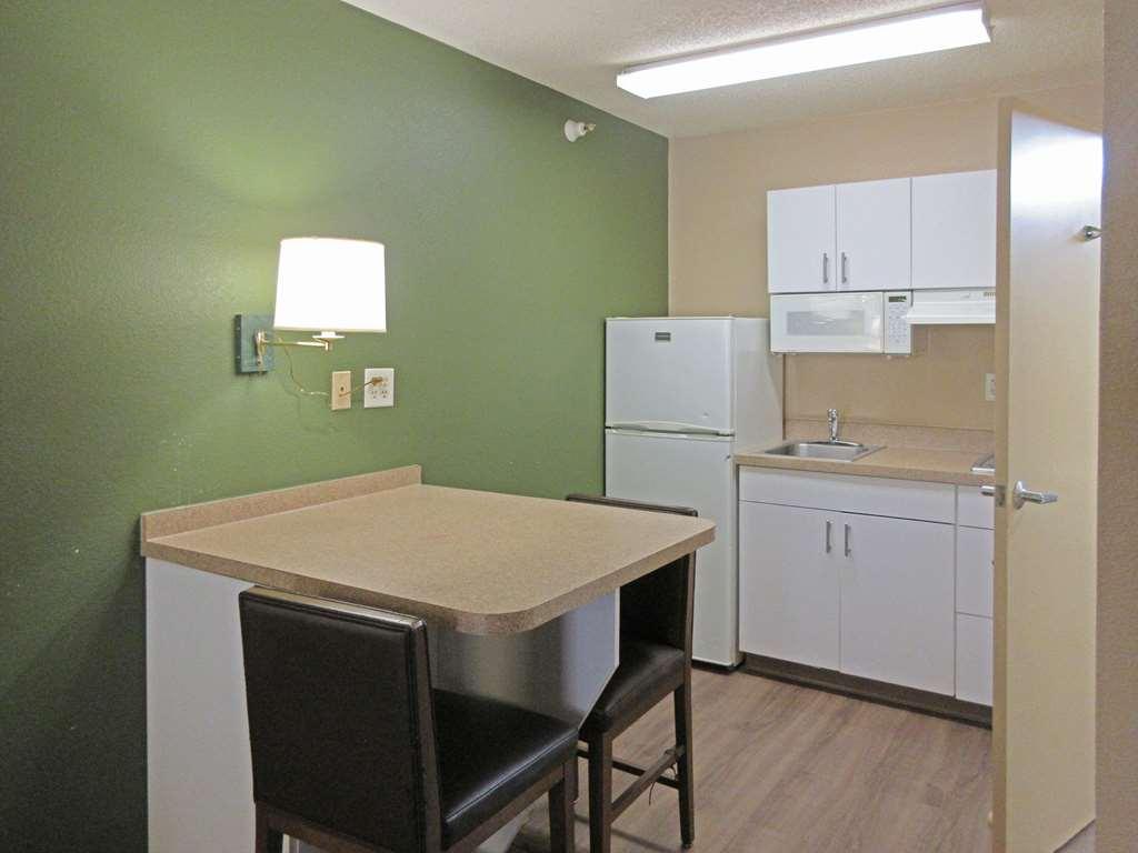 Suburban - Crabtree Valley Hotel *