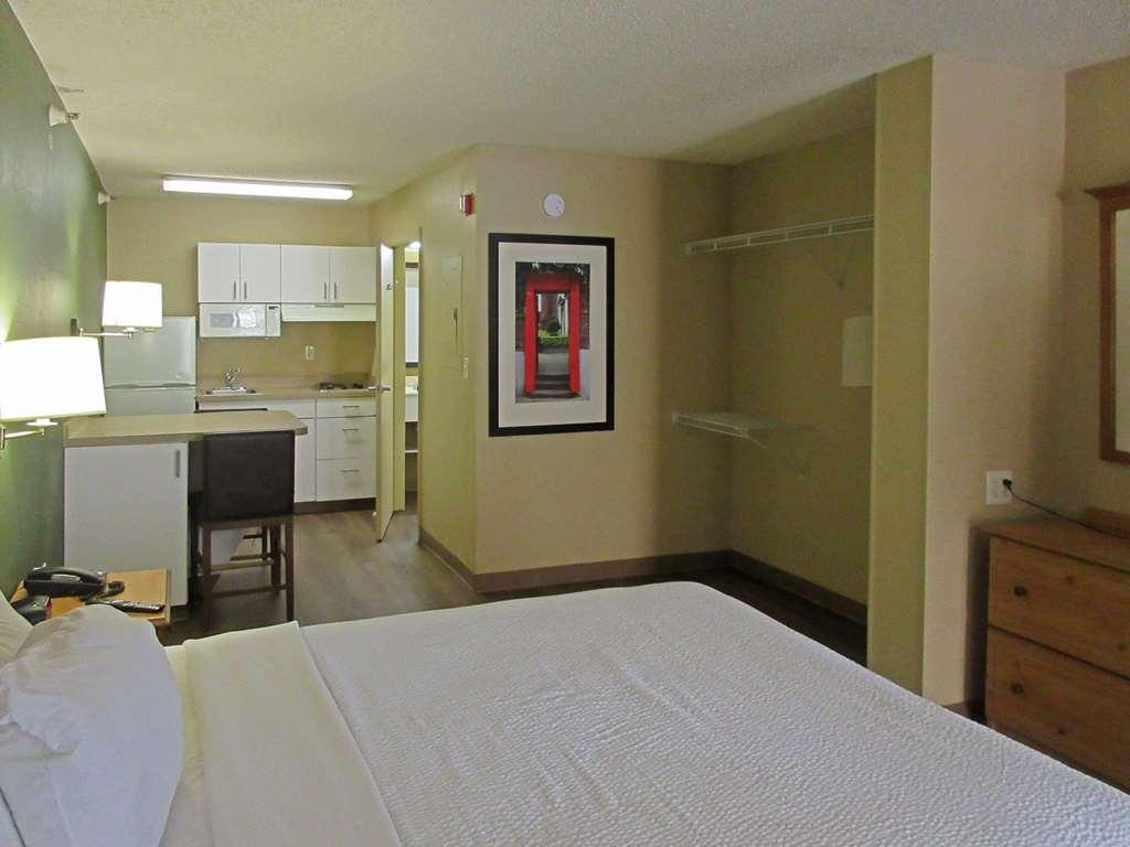 Hotel Suburban - Crabtree Valley