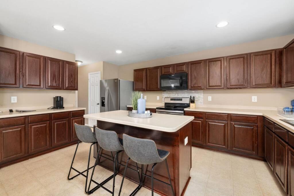 Holiday home Spacious Home, Large Groups, 5mi From Dt Raleigh!