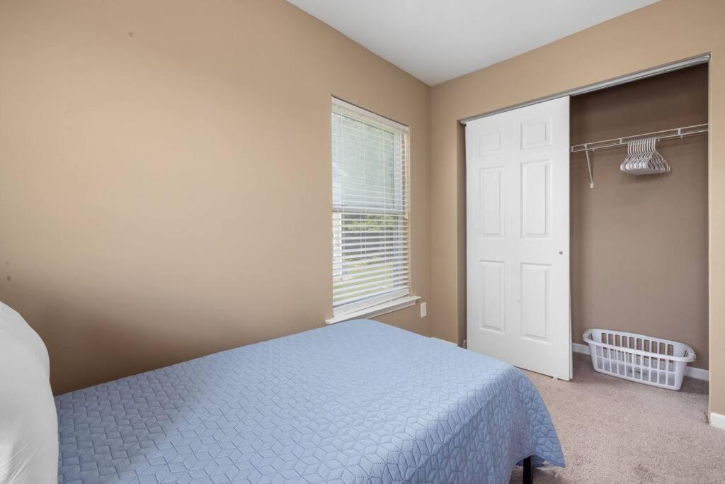 Spacious Home, Large Groups, 5mi From Dt Raleigh! Holiday home Raleigh