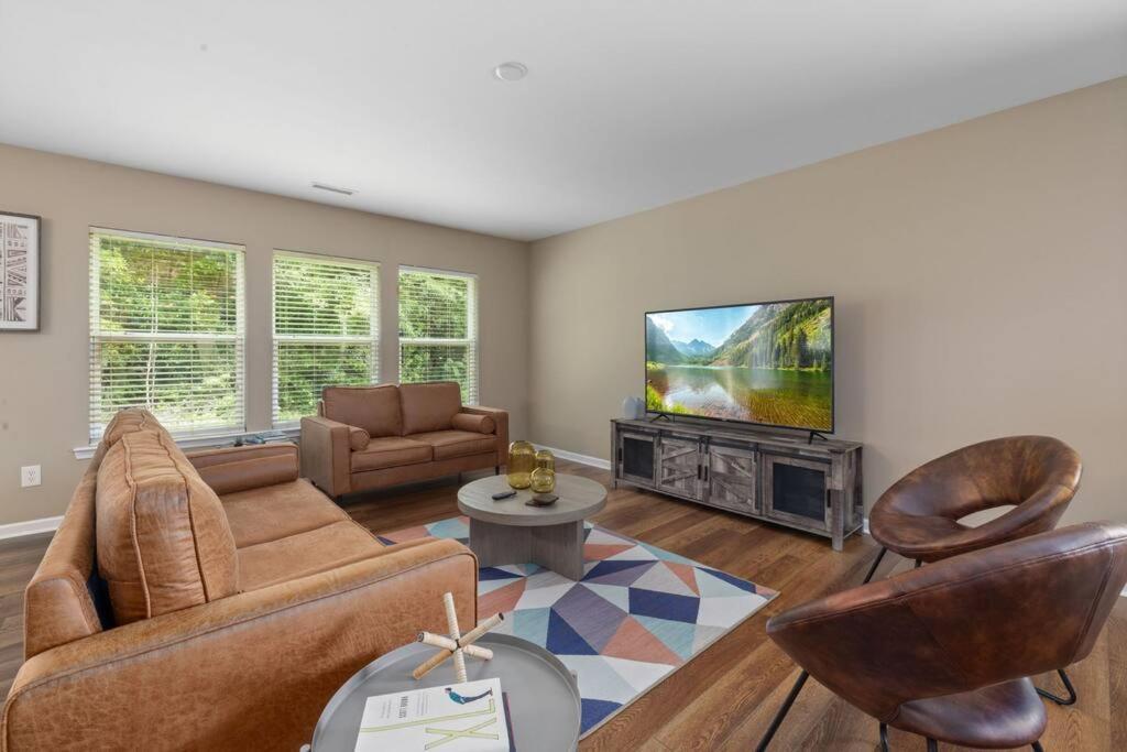 Spacious Home, Large Groups, 5mi From Dt Raleigh! Raleigh