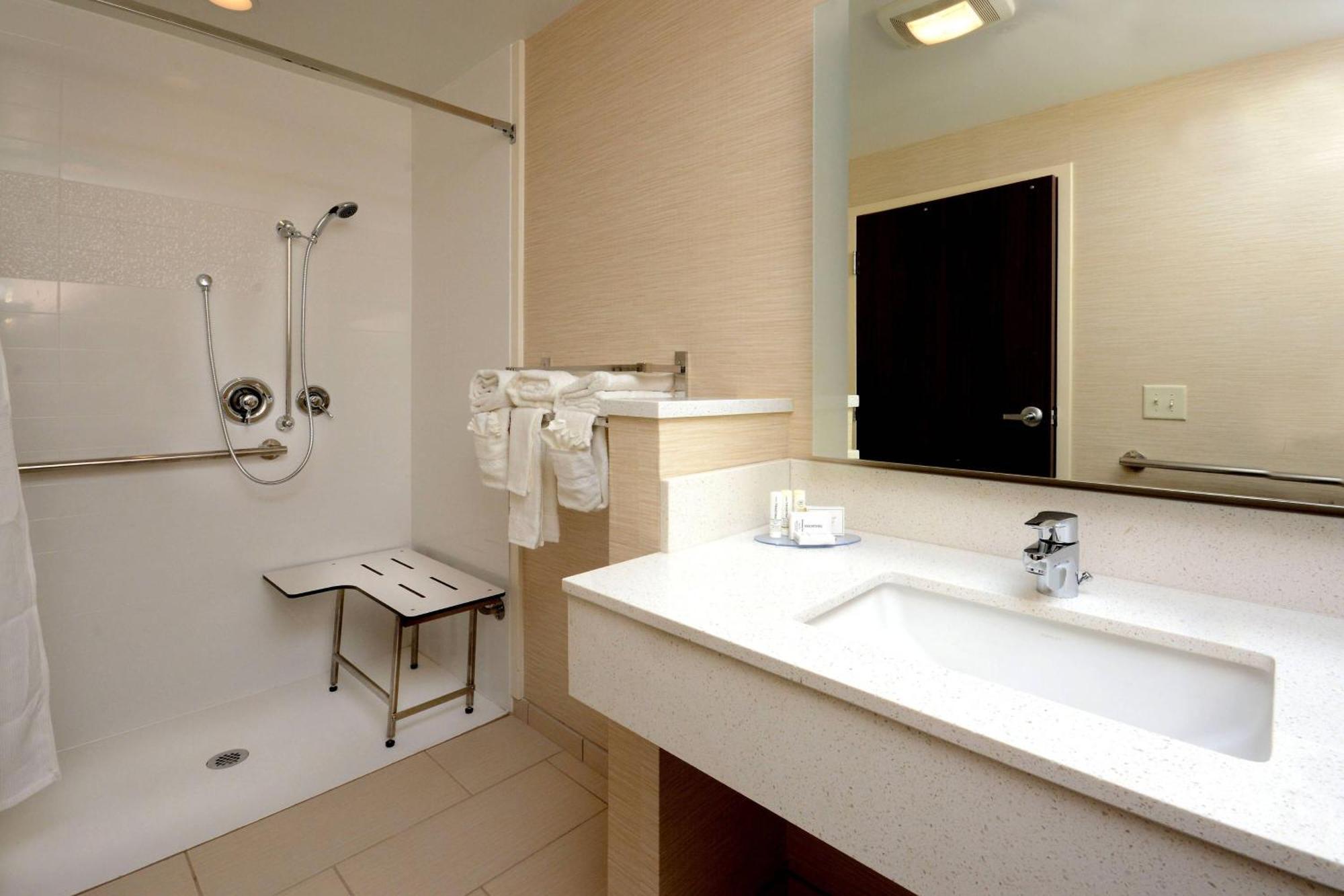 Fairfield & By Marriott Capital Blvd./i-540 3*