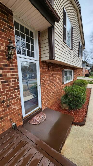 Wow! New Apat Close To Things In Raleigh/wake *