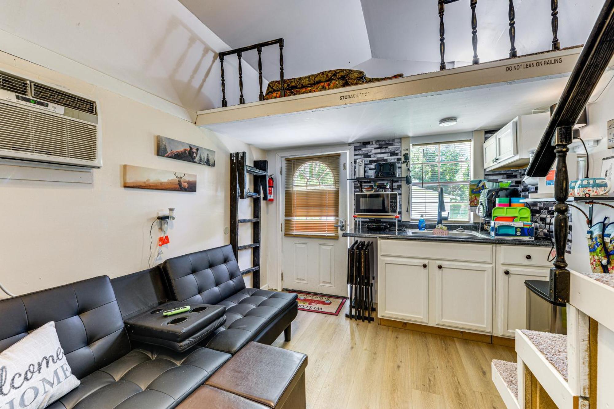 Pet-friendly Tiny With Patio